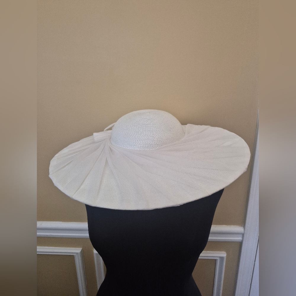 Chic White Sun Hat for Women